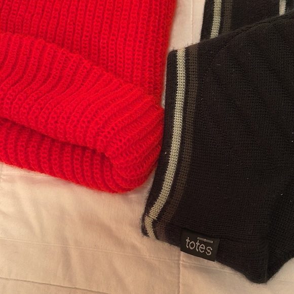 Totes Ear Muffs & Knit Hat. - Picture 1 of 9